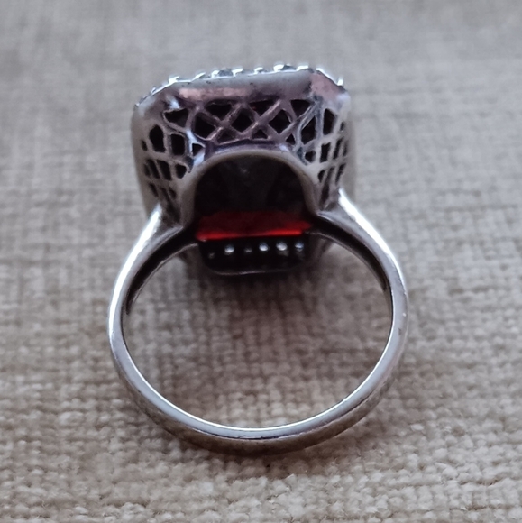Rectangular Multi Faceted Deep Red Glass Silver Ring - Picture 4 of 15